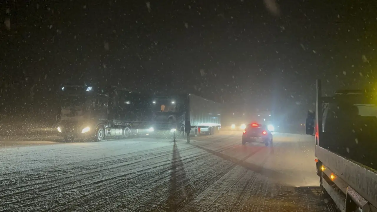 Beyaz Örtü Ulaşımı Aksattı 1