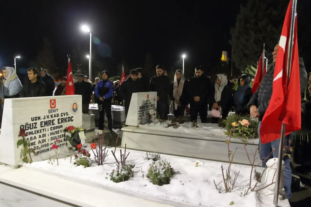 Şehit Aileleri Yeni Yıla Şehitlikte Girdi 7