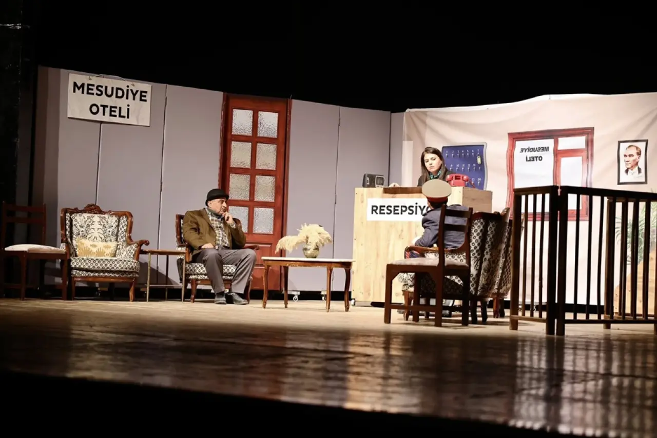 Adalet ve Vicdan Sorgulaması Ayakta Alkışlandı 2