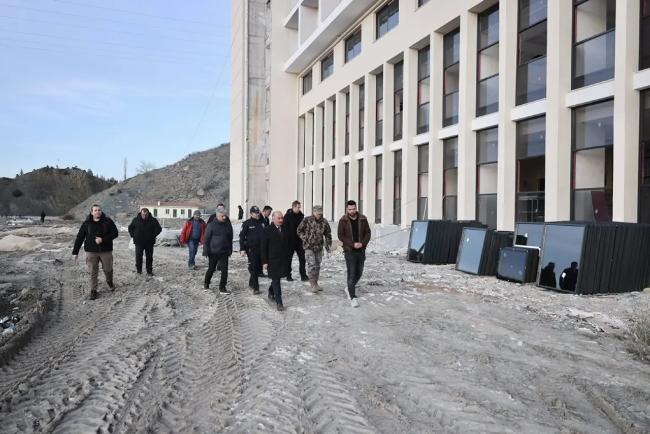 Vali Çalgan Modern Tesislerin İnşaatını İnceledi 7