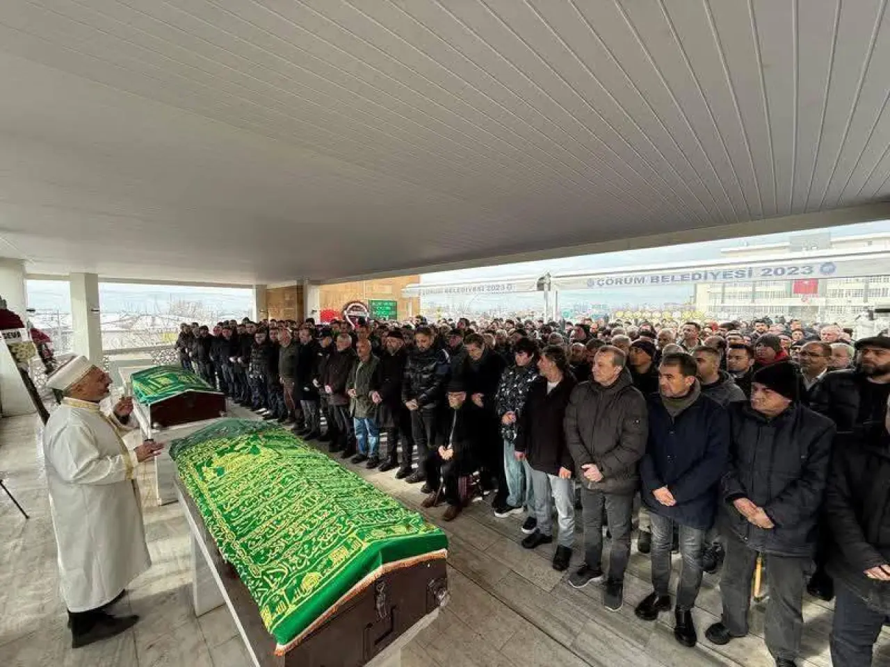 Cüneyt Özdemir’in Annesi Çorum’da Defnedildi 1