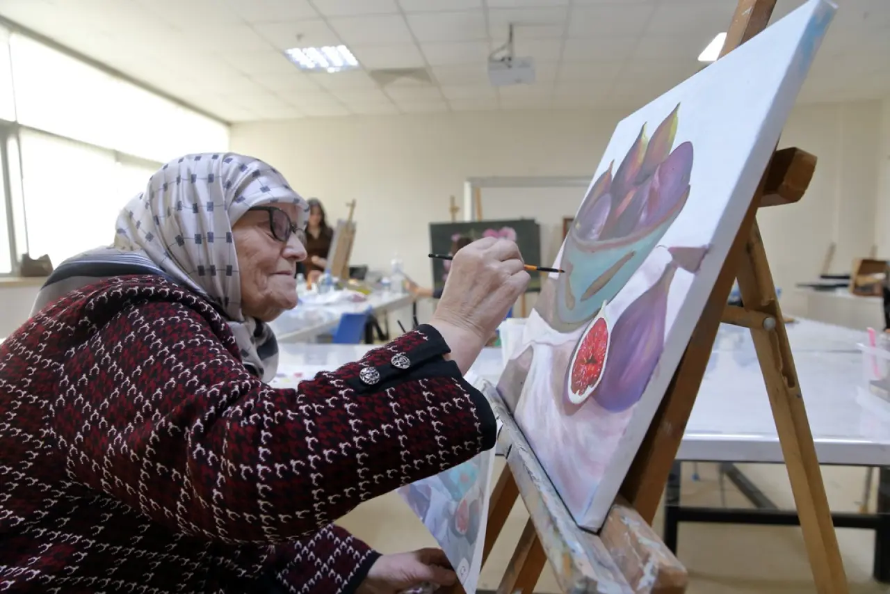 81’lik Teyze, Azmiyle Gençlere Taş Çıkarıyor 5