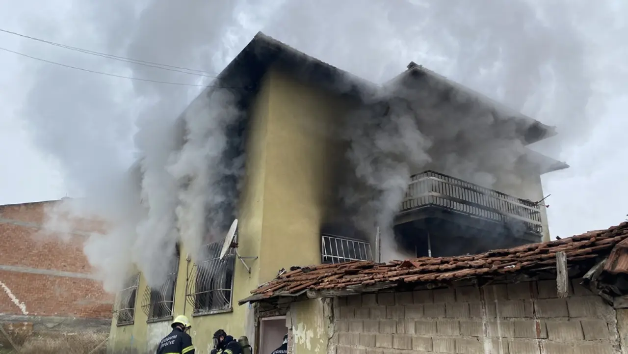 2 Katlı Ev Alev Alev Yandı 3