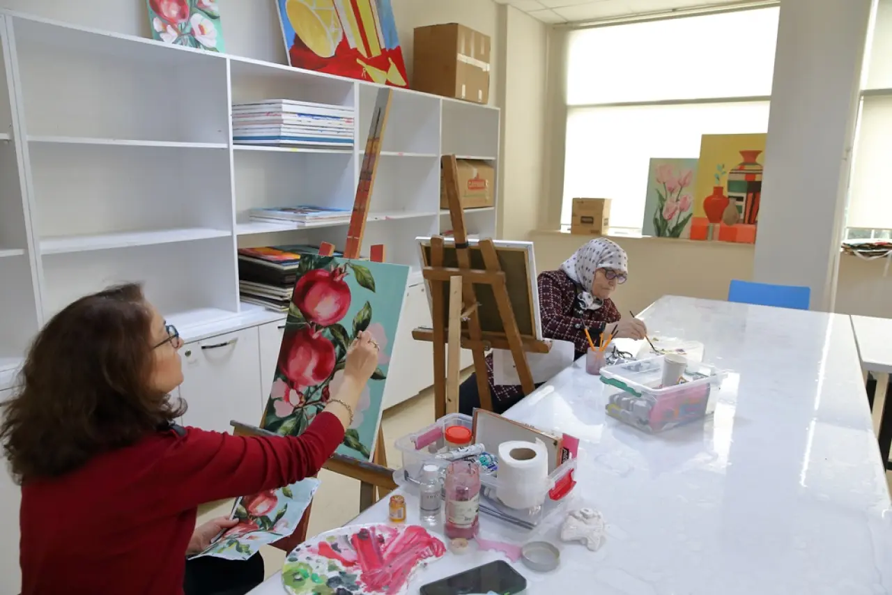 81’lik Teyze, Azmiyle Gençlere Taş Çıkarıyor 9