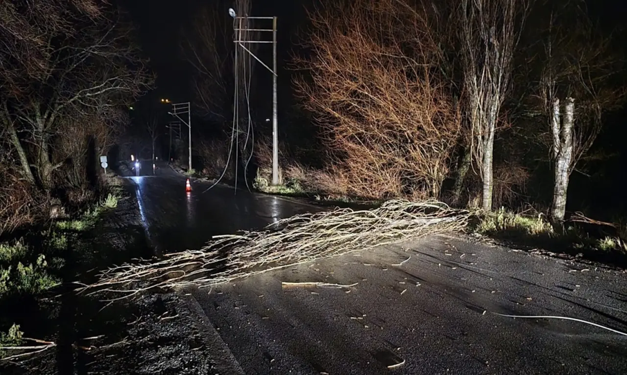 Rüzgar Şehirde Adeta Kıyameti Kopardı 2