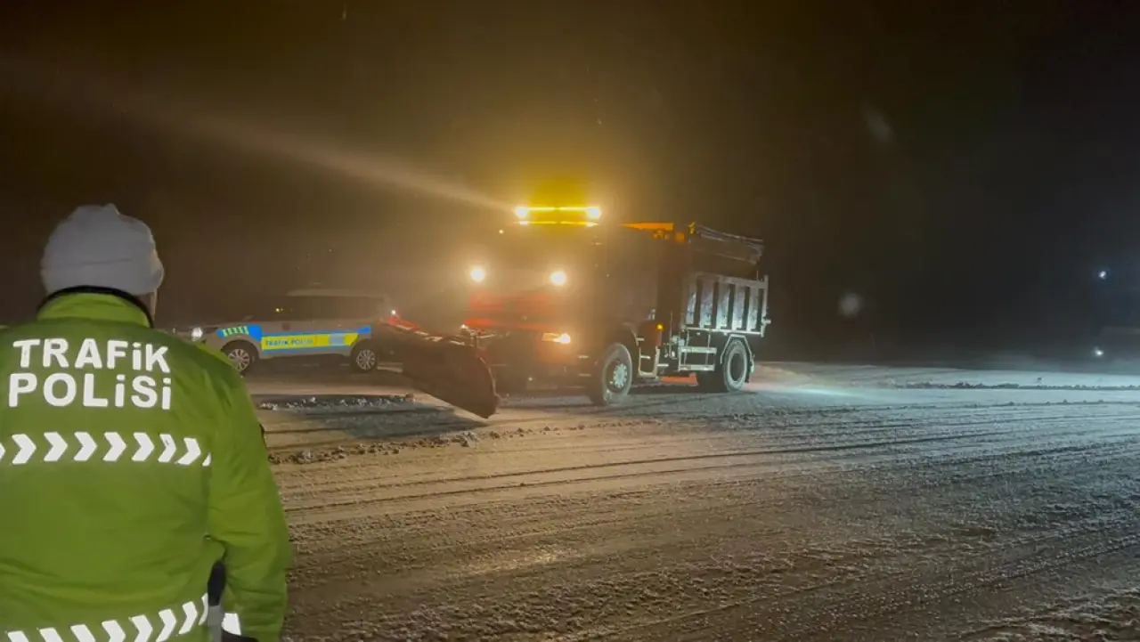 Beyaz Örtü Ulaşımı Aksattı 3