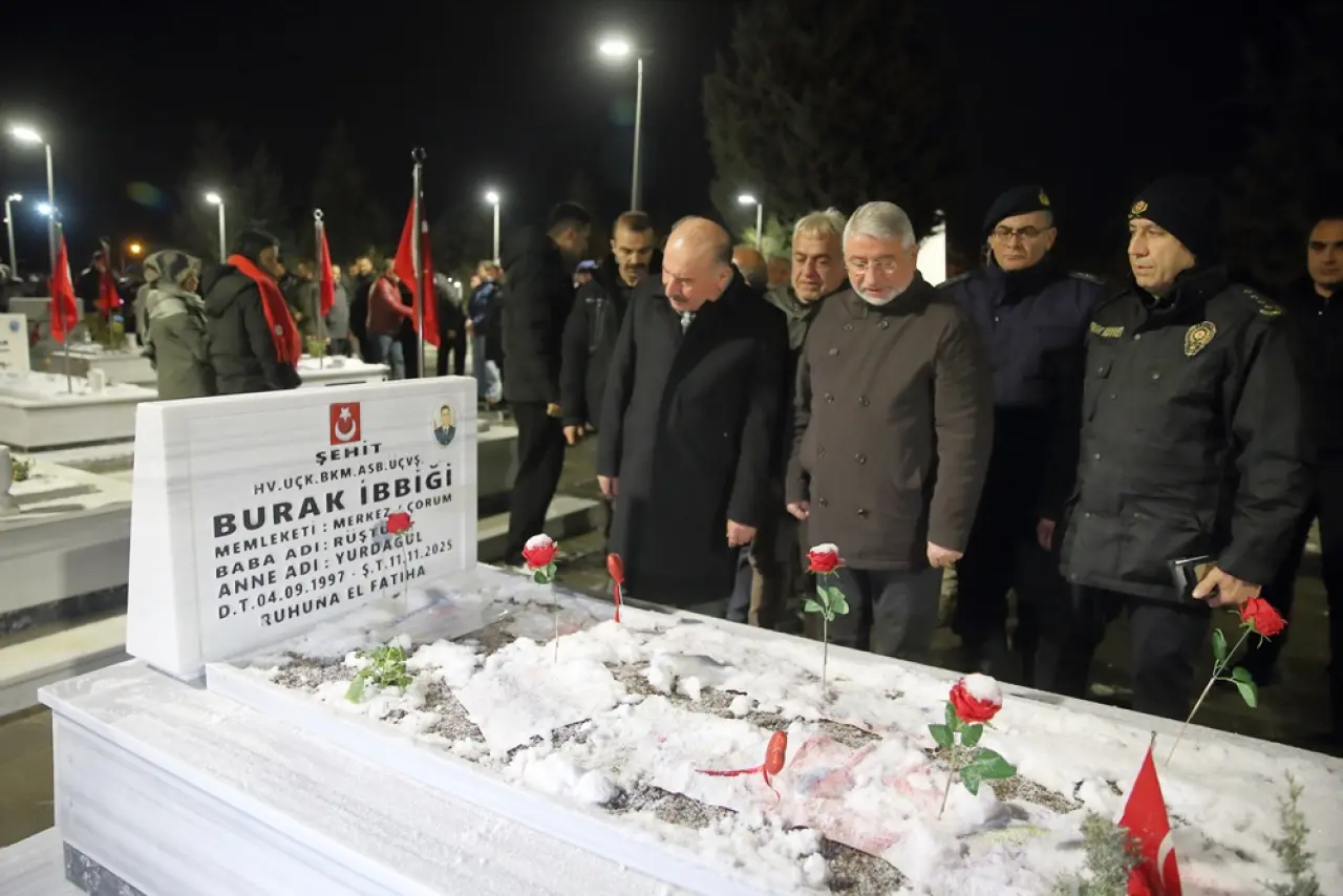 Şehit Aileleri Yeni Yıla Şehitlikte Girdi 2