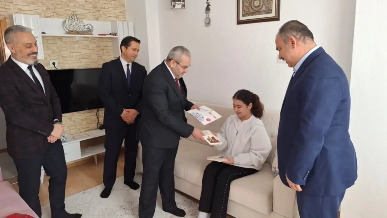 Evde Eğitim Alan Öğrenciye Karne Sürprizi 2