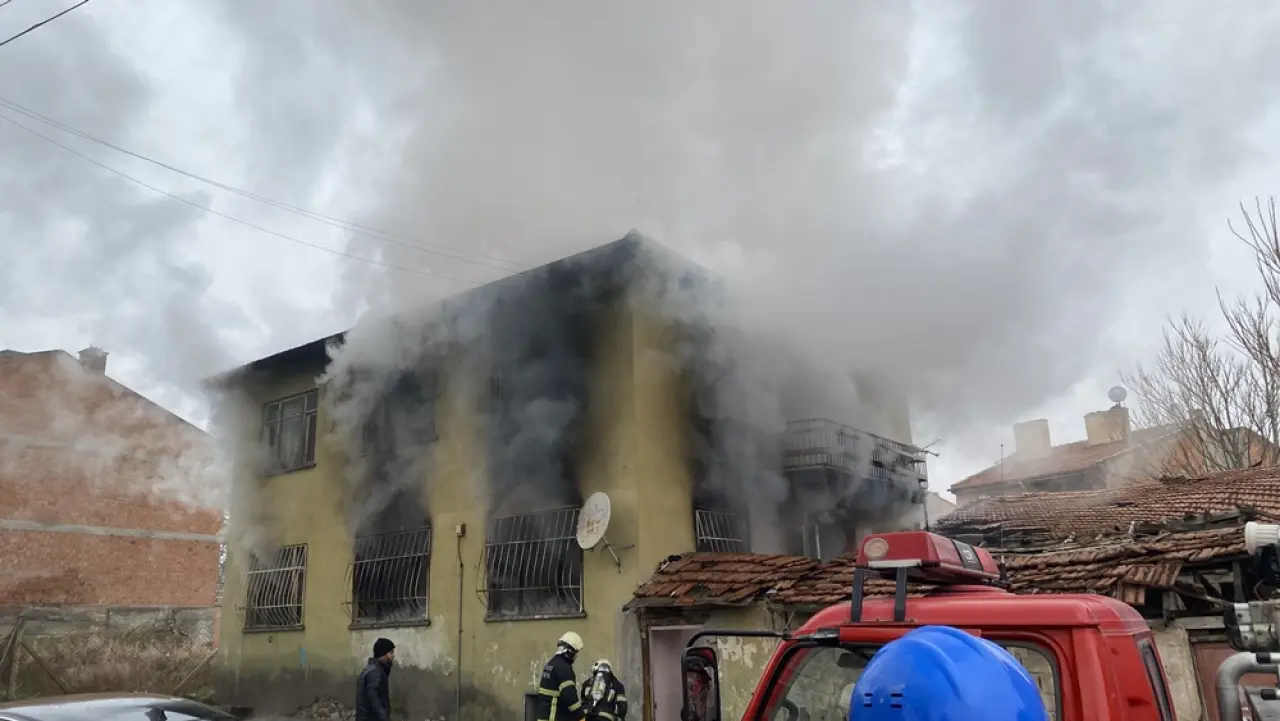 2 Katlı Ev Alev Alev Yandı 1