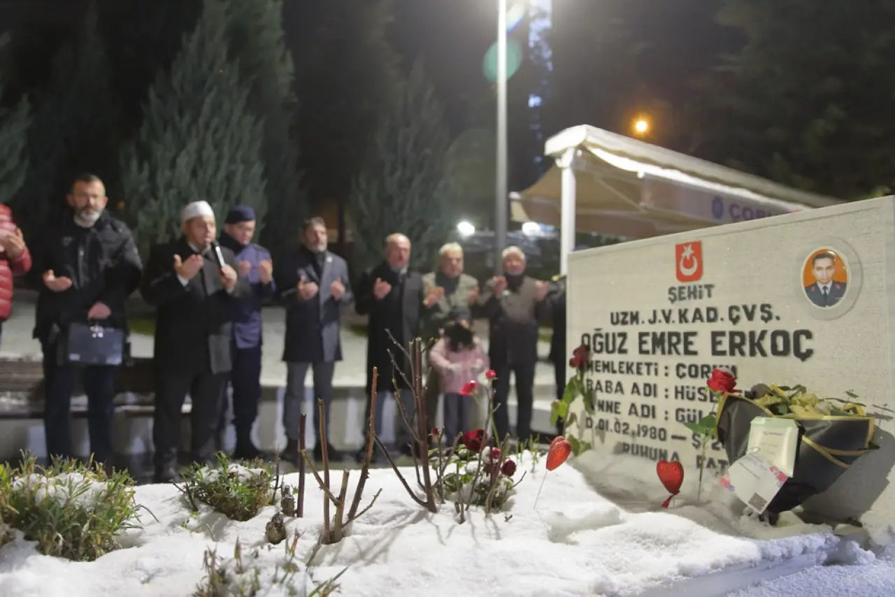 Şehit Aileleri Yeni Yıla Şehitlikte Girdi 6