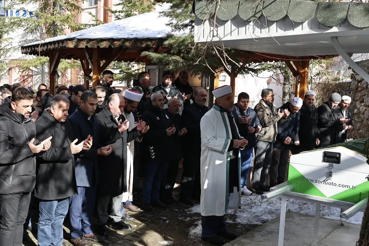 Recep Cıplak Kayınpederini Son Yolculuğuna Uğurladı 1