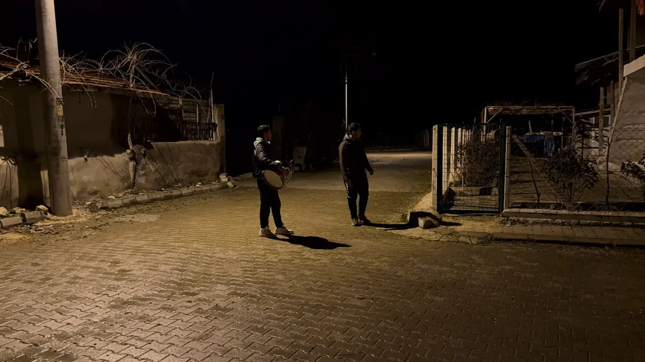 Mahalleliyi Davulcular Değil, Gençler Uyandırıyor 3