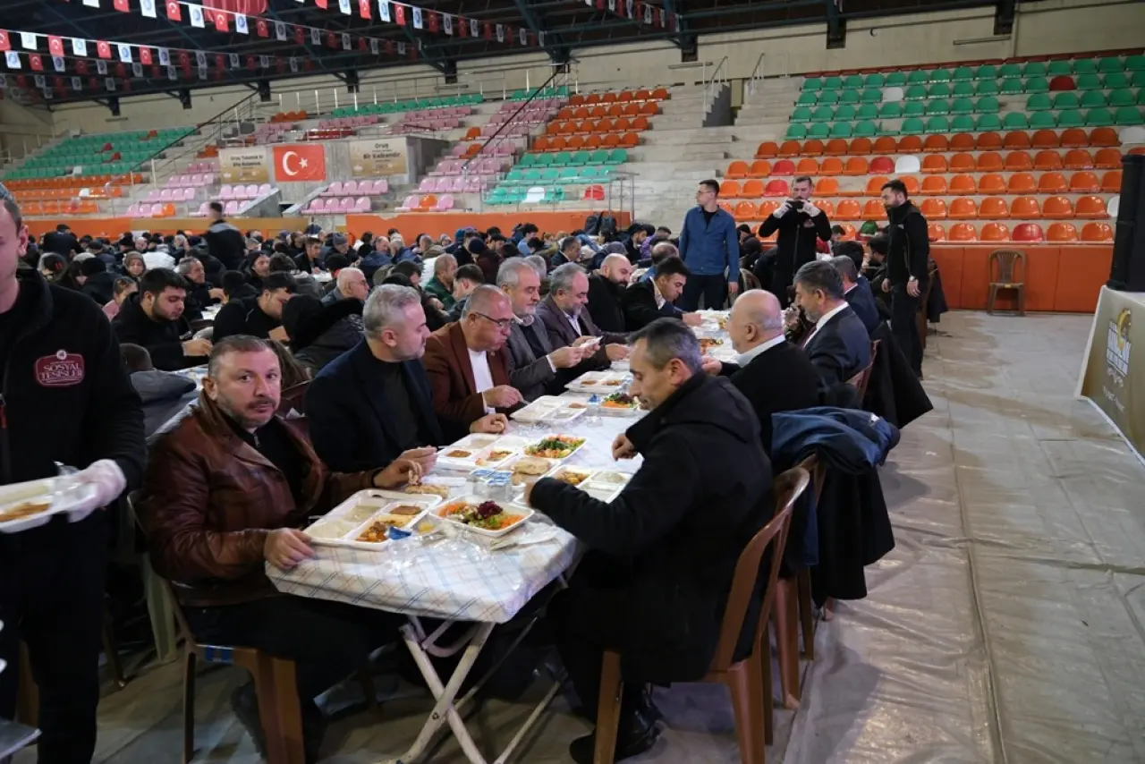 Belediyenin İftar Sofrasında İlk Oruç Açıldı 5