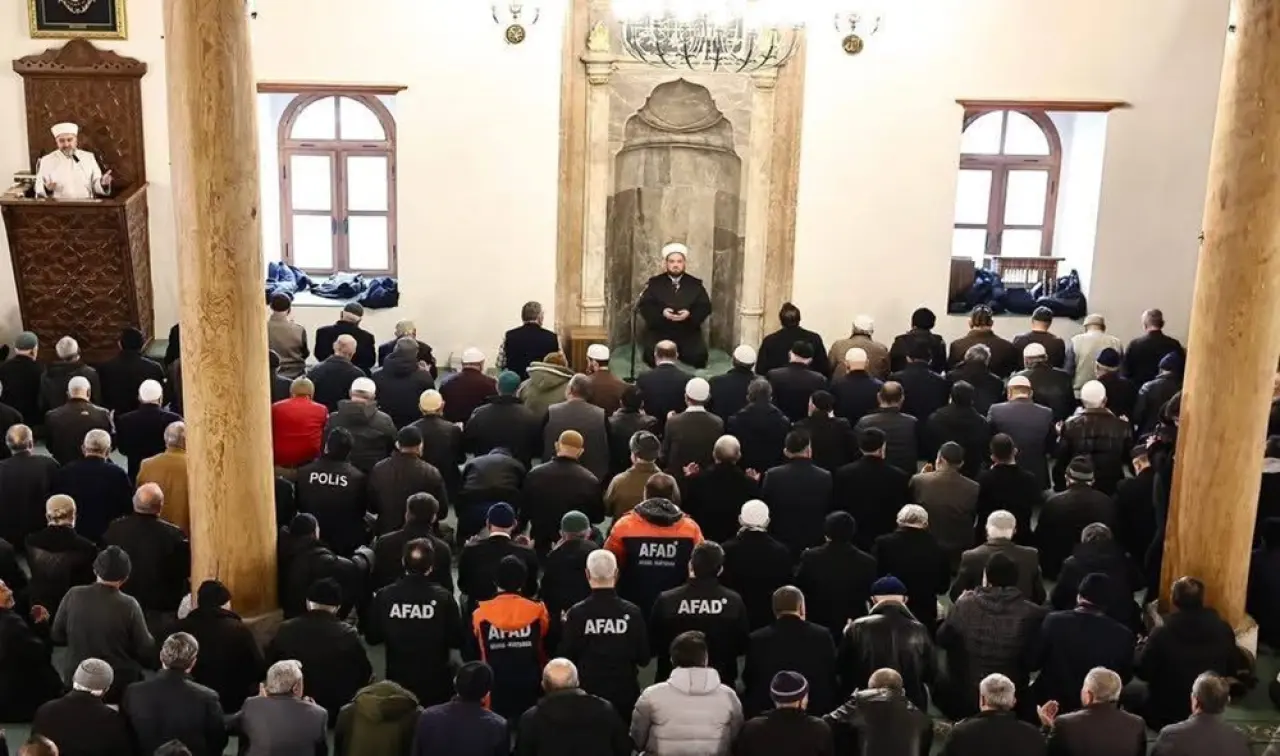 Dualar Deprem Şehitleri İçin 3