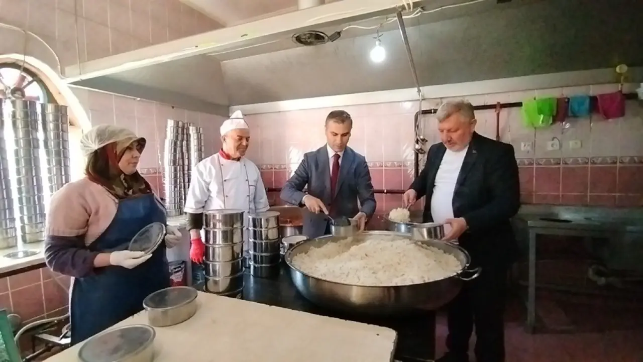 Her Gün 500 Hanenin Kapısını Çalan Asırlık Gelenek 3