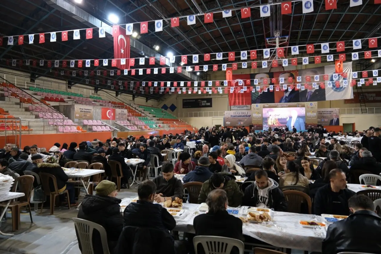 Belediyenin İftar Sofrasında İlk Oruç Açıldı 3