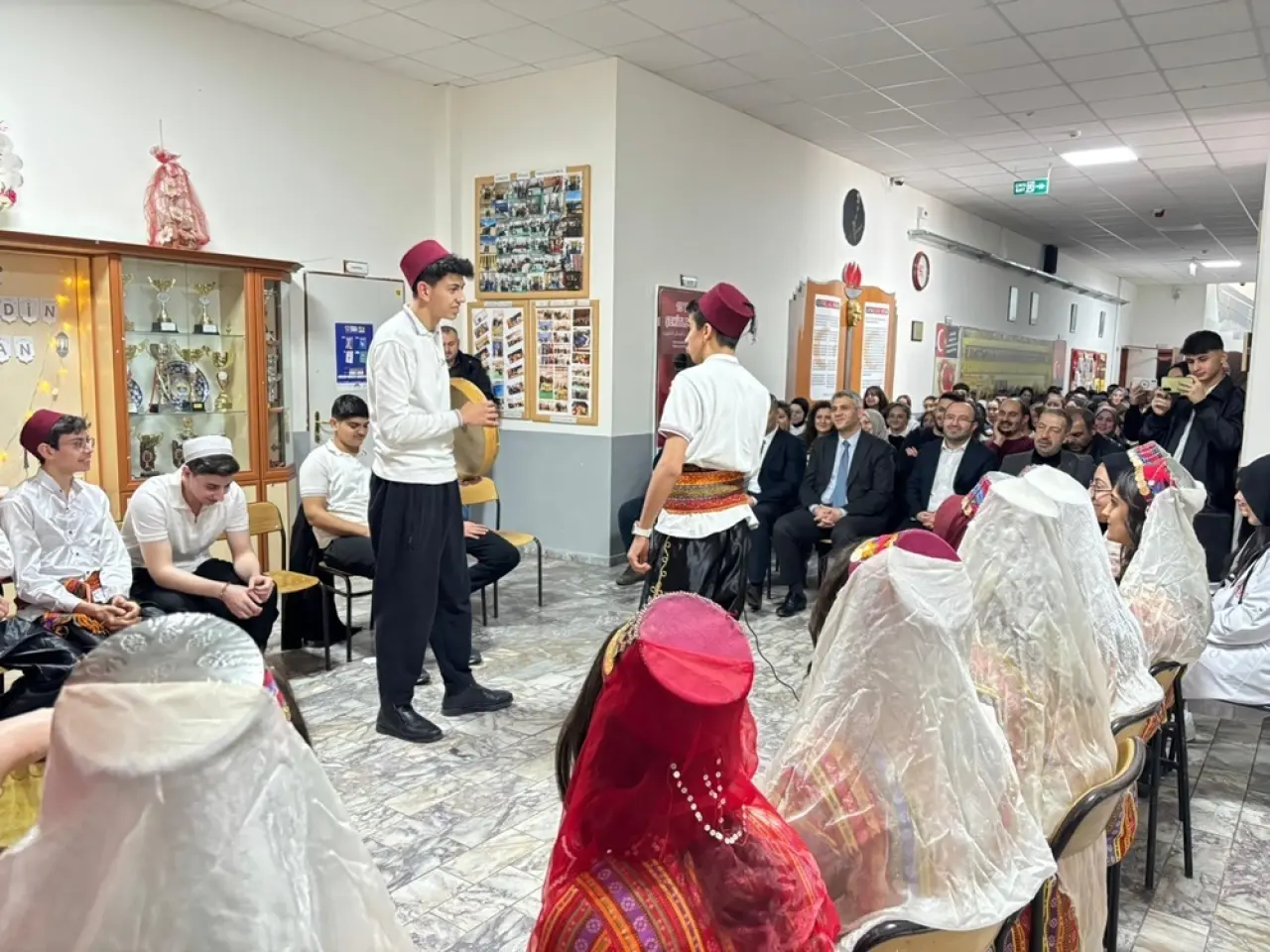 Gençler, Ramazan’ı İlahi ve Manilerle Karşıladı 3