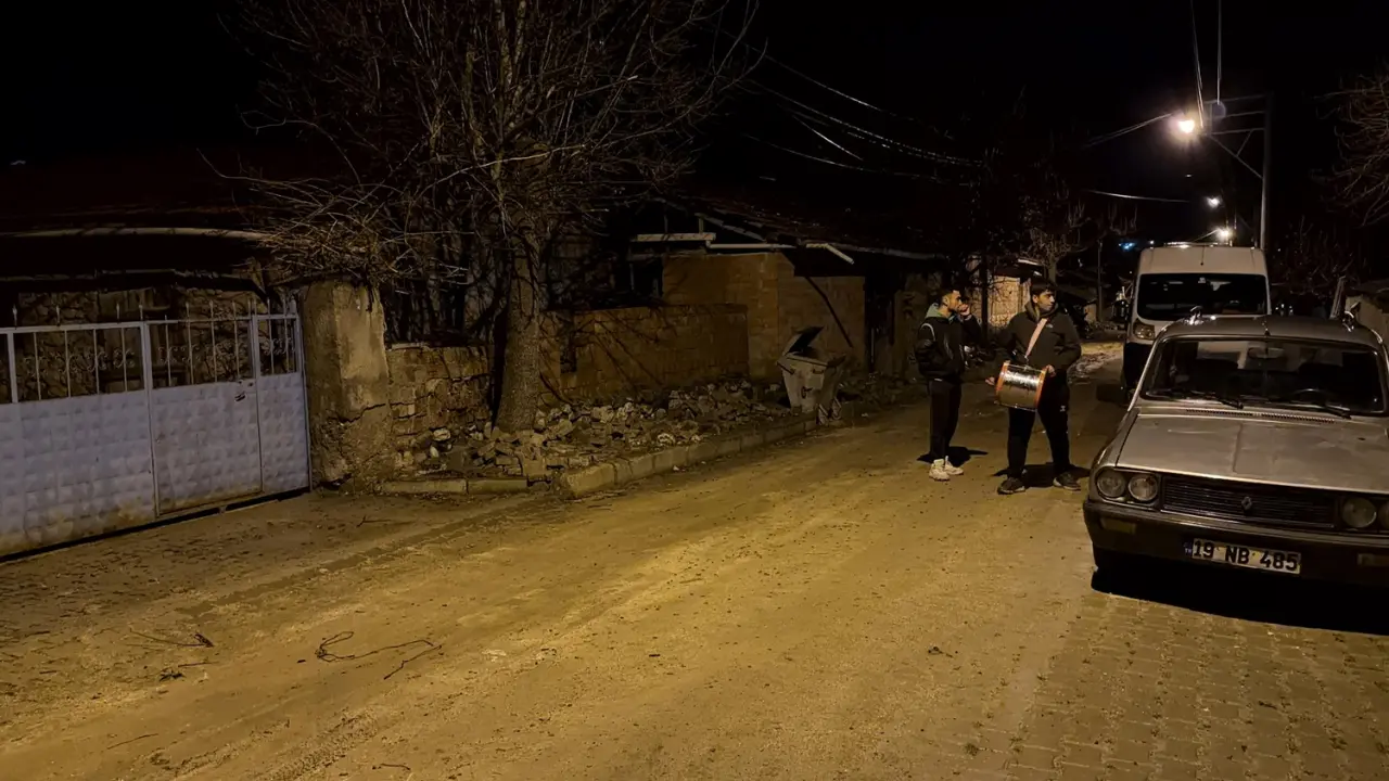 Mahalleliyi Davulcular Değil, Gençler Uyandırıyor 2