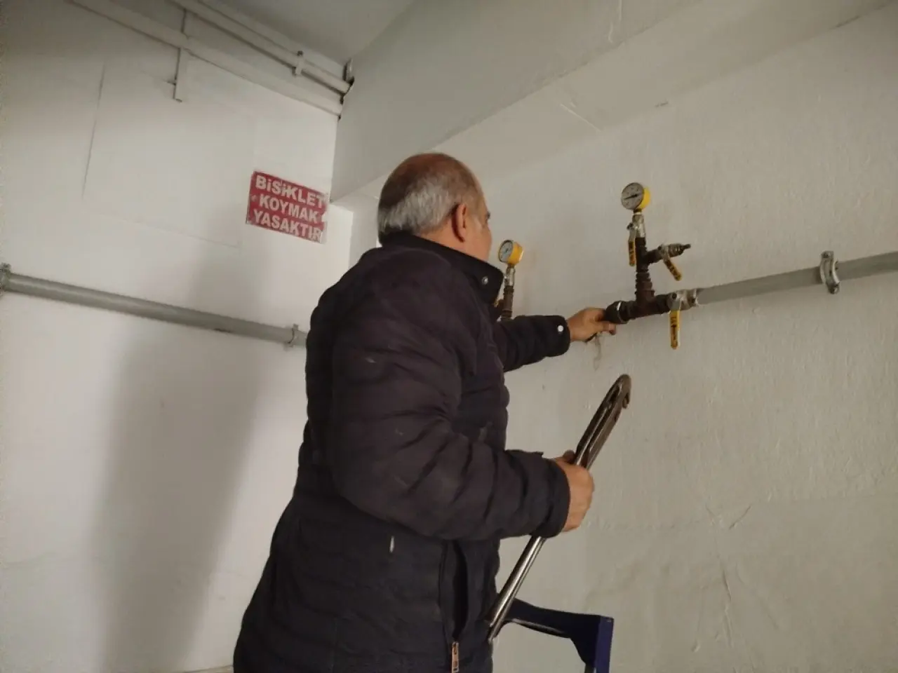 Akıllara Ziyan Hata, Koca Binayı Felç Etti 1