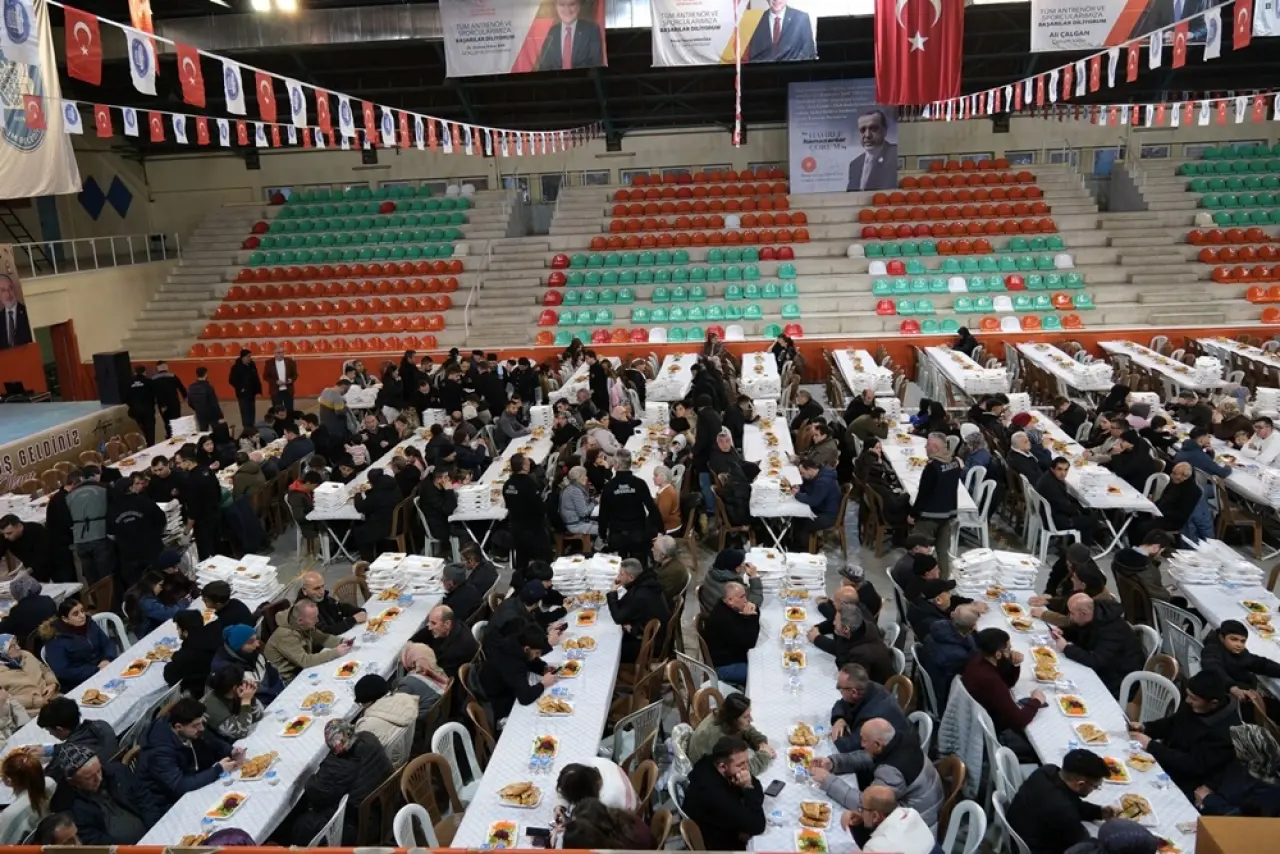 Belediyenin İftar Sofrasında İlk Oruç Açıldı 2
