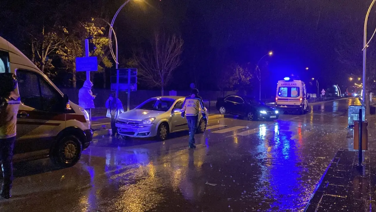 Gazi ve Fatih Caddesi Kesişiminde Kaza 4