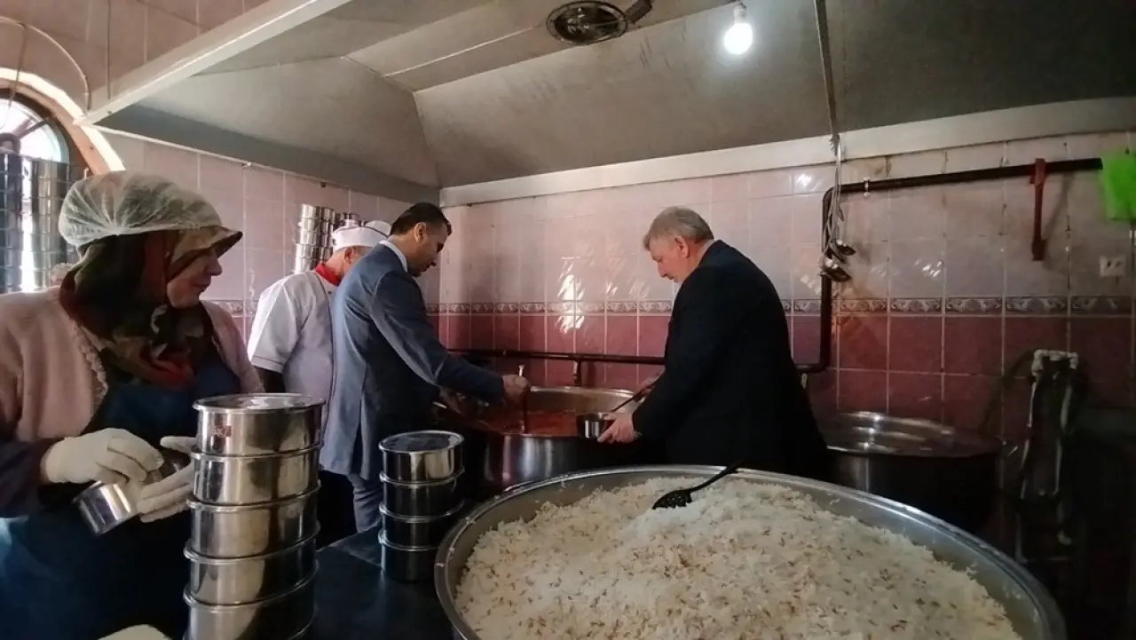 Her Gün 500 Hanenin Kapısını Çalan Asırlık Gelenek 4