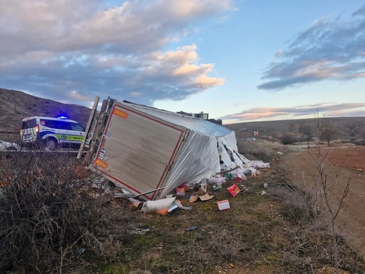TIR Şarampole Devrildi 2