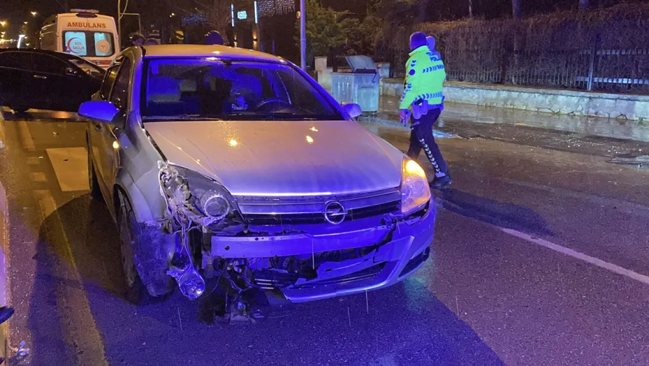 Gazi ve Fatih Caddesi Kesişiminde Kaza 3