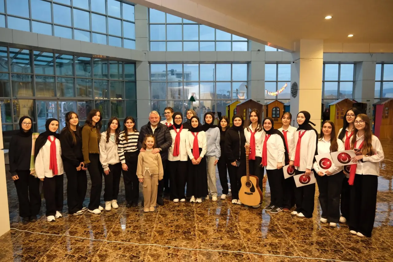 Gençler Hazırladı, Açılışı Protokol Yaptı 2