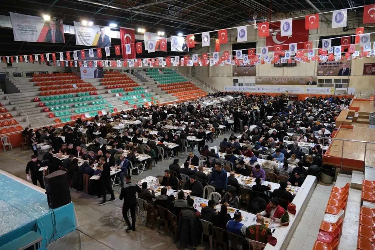 Belediyenin İftar Sofrasında İlk Oruç Açıldı 1