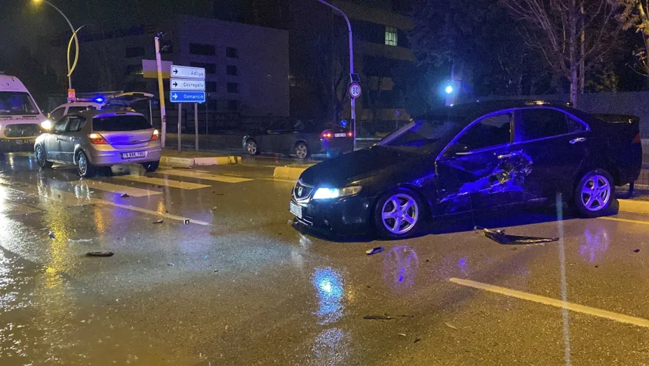 Gazi ve Fatih Caddesi Kesişiminde Kaza 1