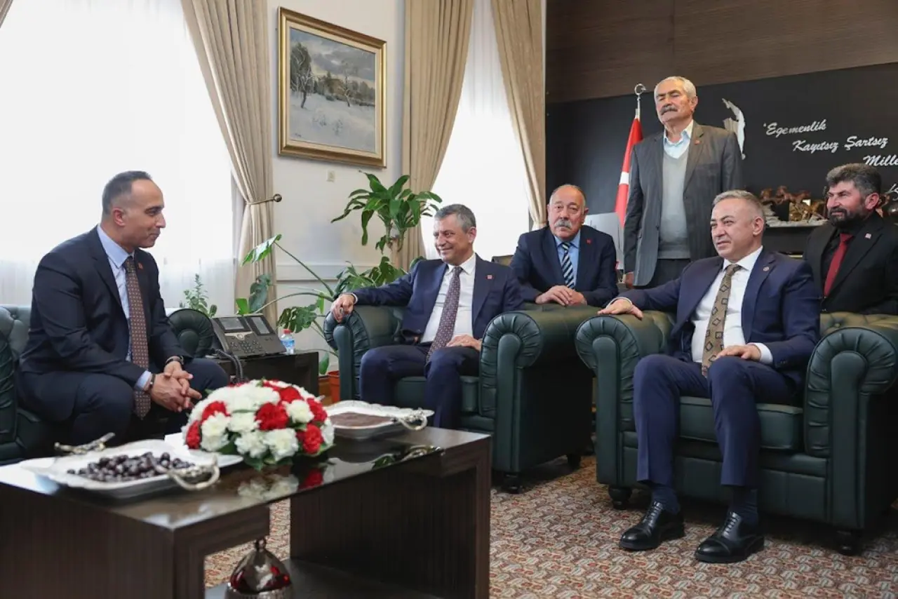 CHP Heyeti, Özgür Özel ile Bir Araya Geldi 1