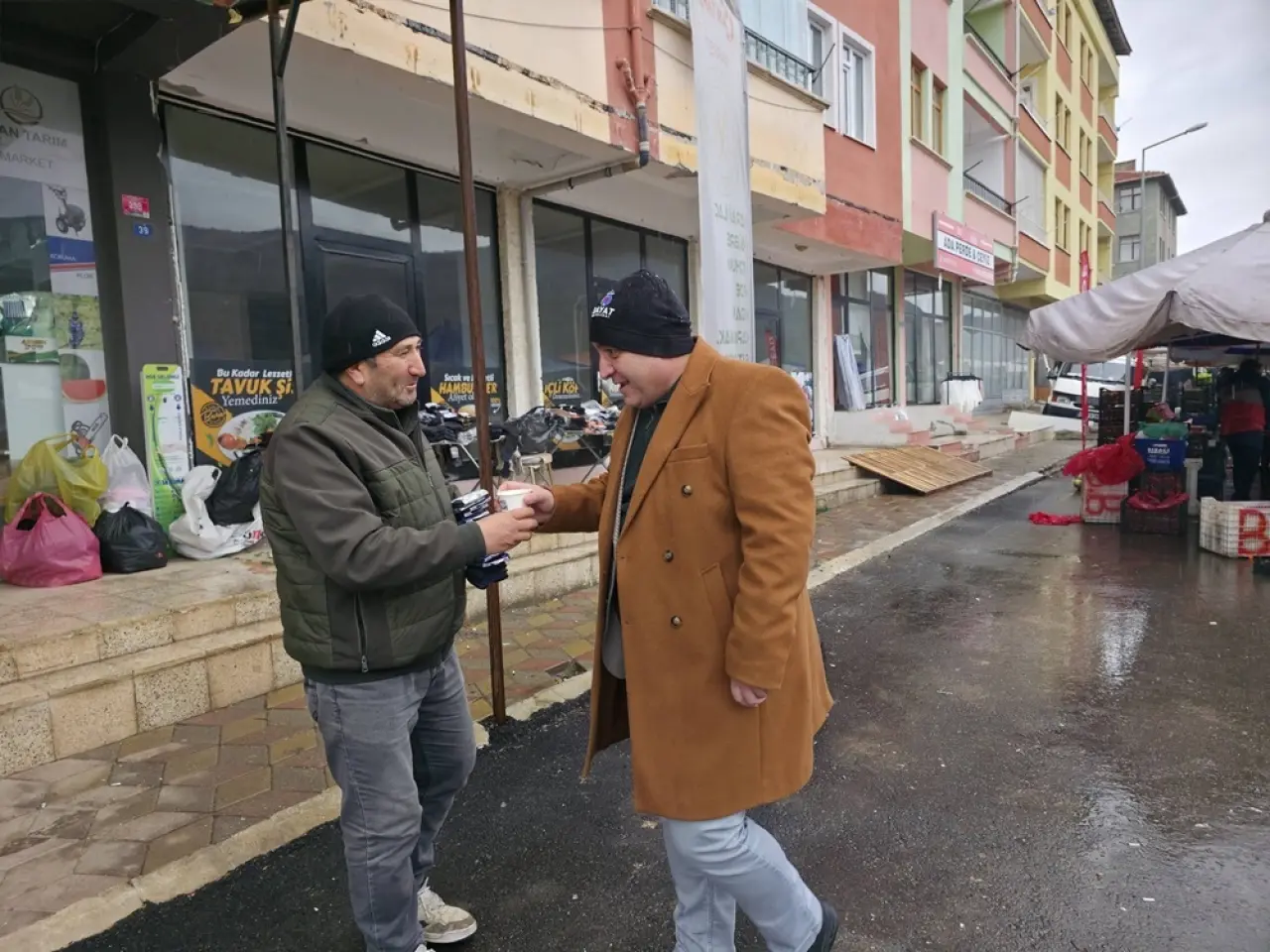 Pazar Alışverişine Sıcak Mola 2