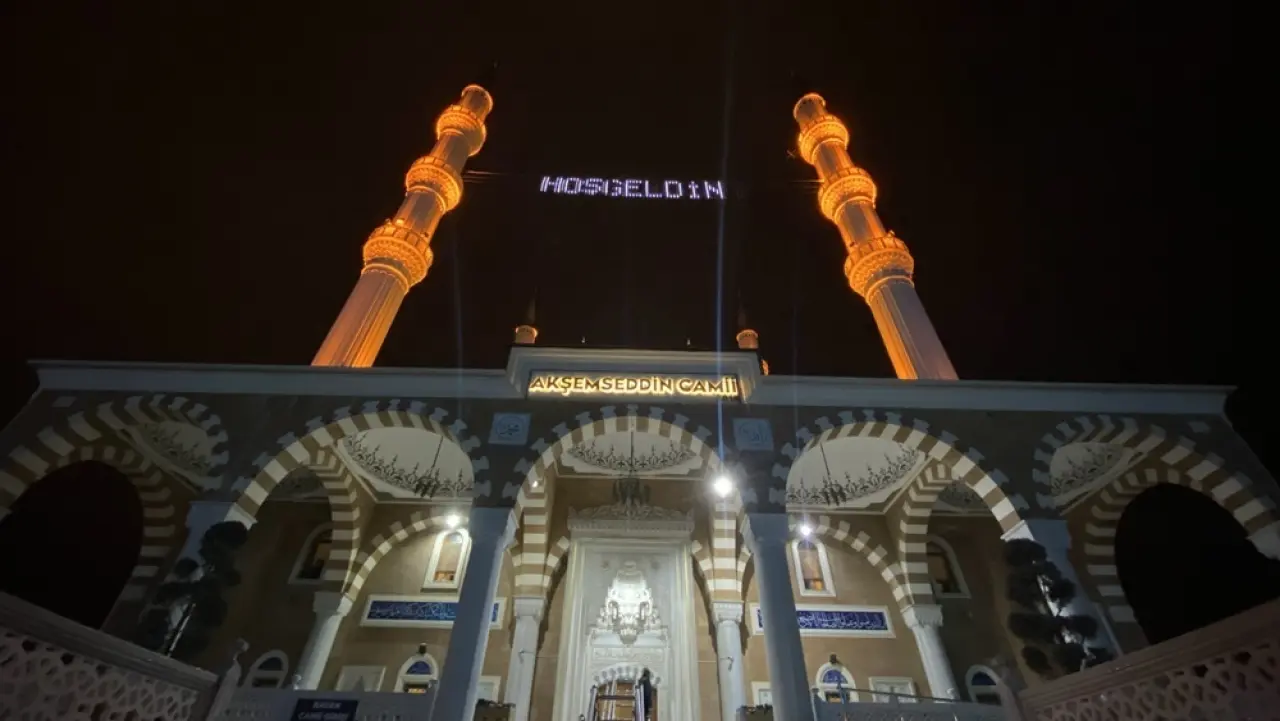 7'den 70'e O Manevi Coşku İçin Saf Tuttular 2