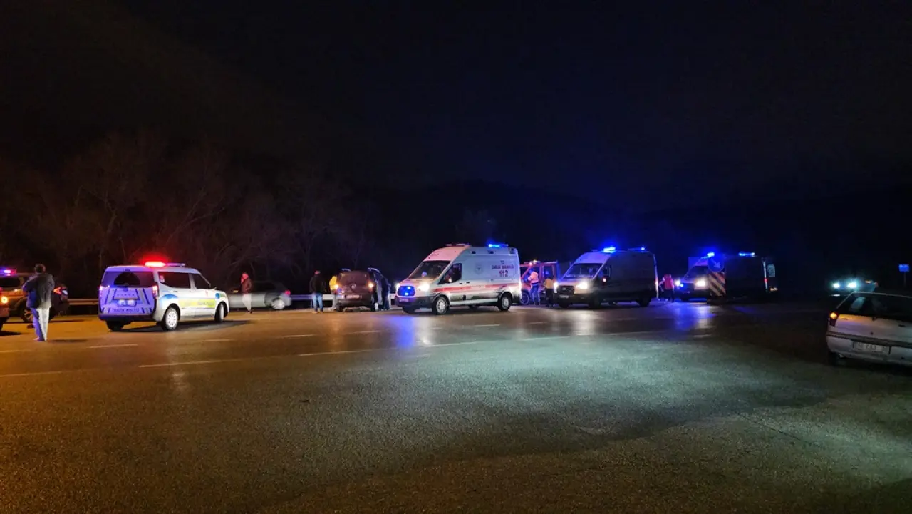 Baraj Kavşağında Kaza: 5 Yaralı 2