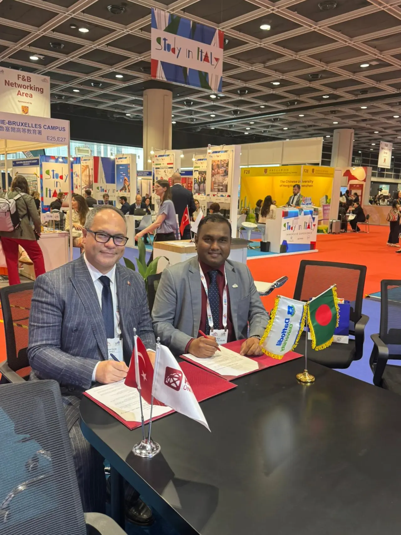 Hong Kong'da Çorum Rüzgarı 2