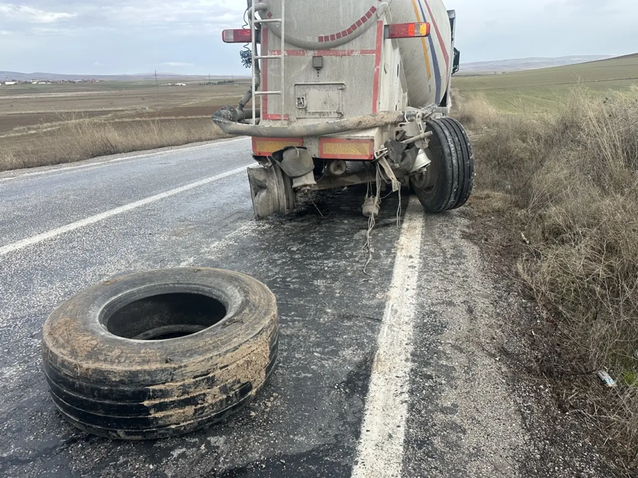 TIR ile Cip Çarpıştı: 4 Yaralı 1