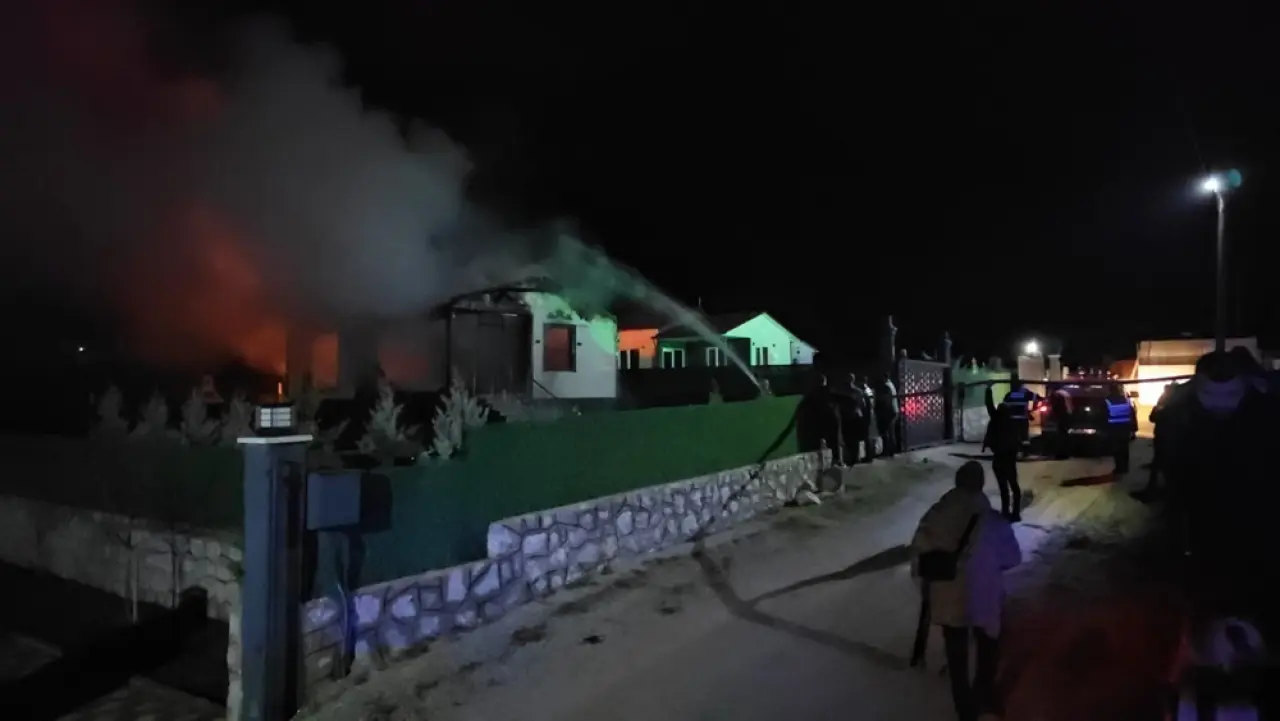 Sahibi Yurt Dışındaydı Geriye Sadece Enkaz Kaldı 2