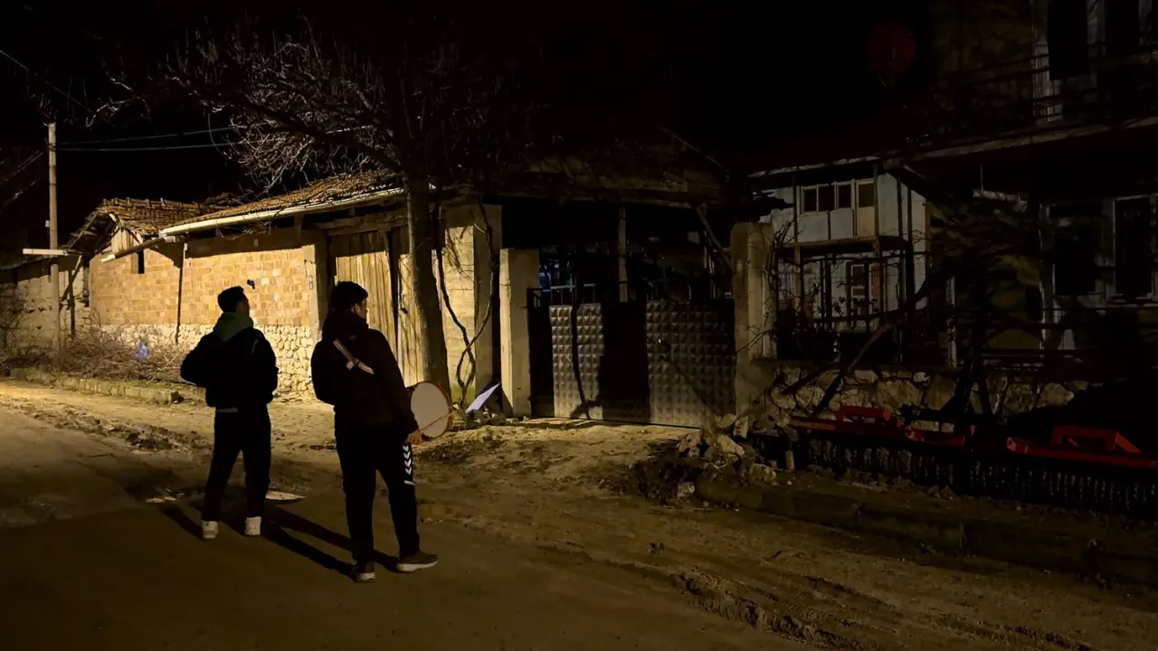 Mahalleliyi Davulcular Değil, Gençler Uyandırıyor 1