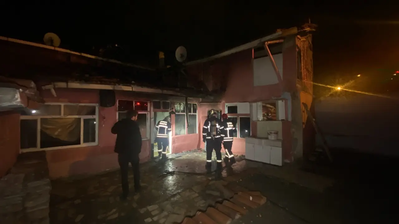 Alevler Gecekonduyu Yuttu 2