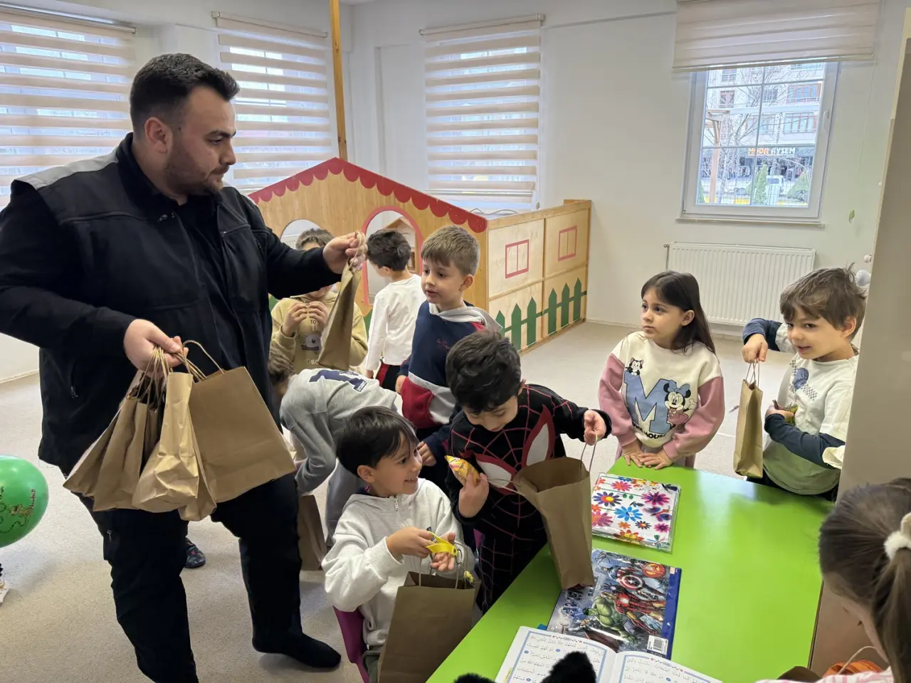 Teravih Çıkışı Minikleri Bekleyen Tatlı Sürpriz 2