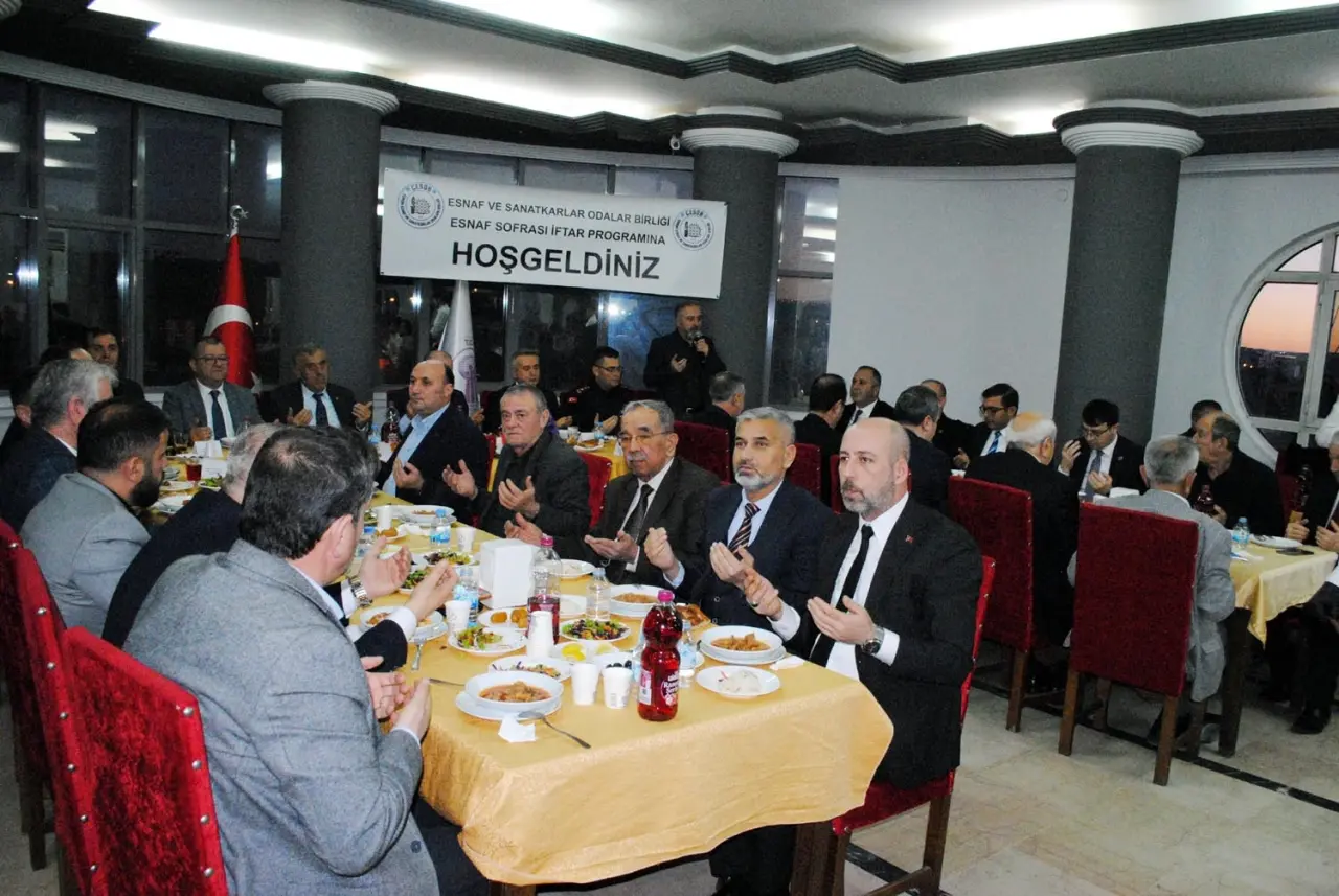 Çorum Protokolü ve Esnaf İftar Sofrasında Buluştu 3