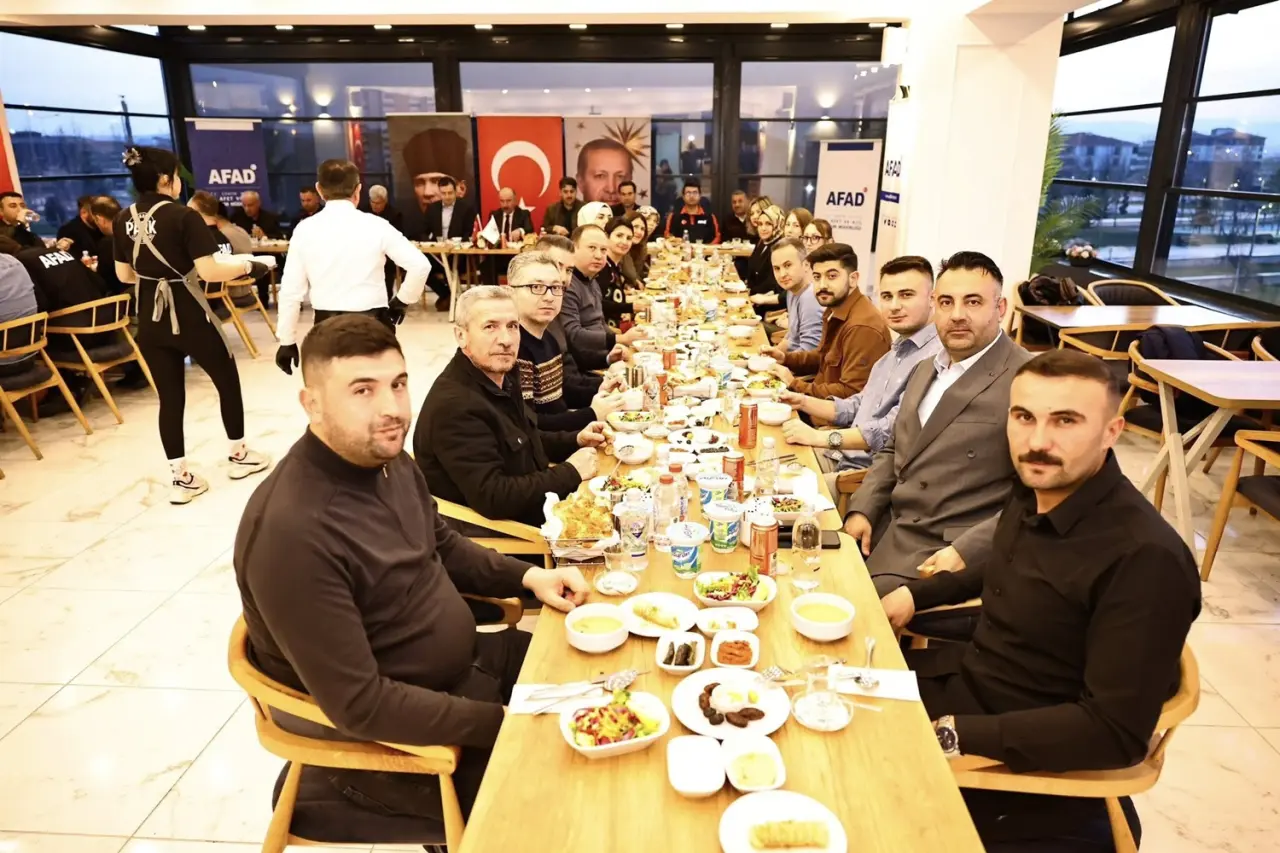 Vali Çalgan, AFAD Personeliyle Buluştu 1