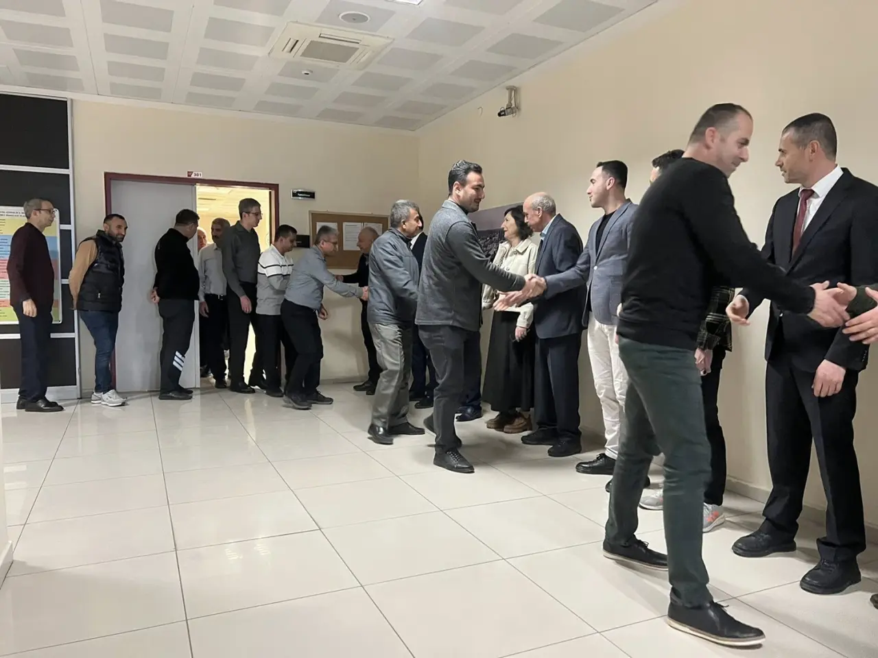 Mesai Bayramlaşmayla Başladı 1