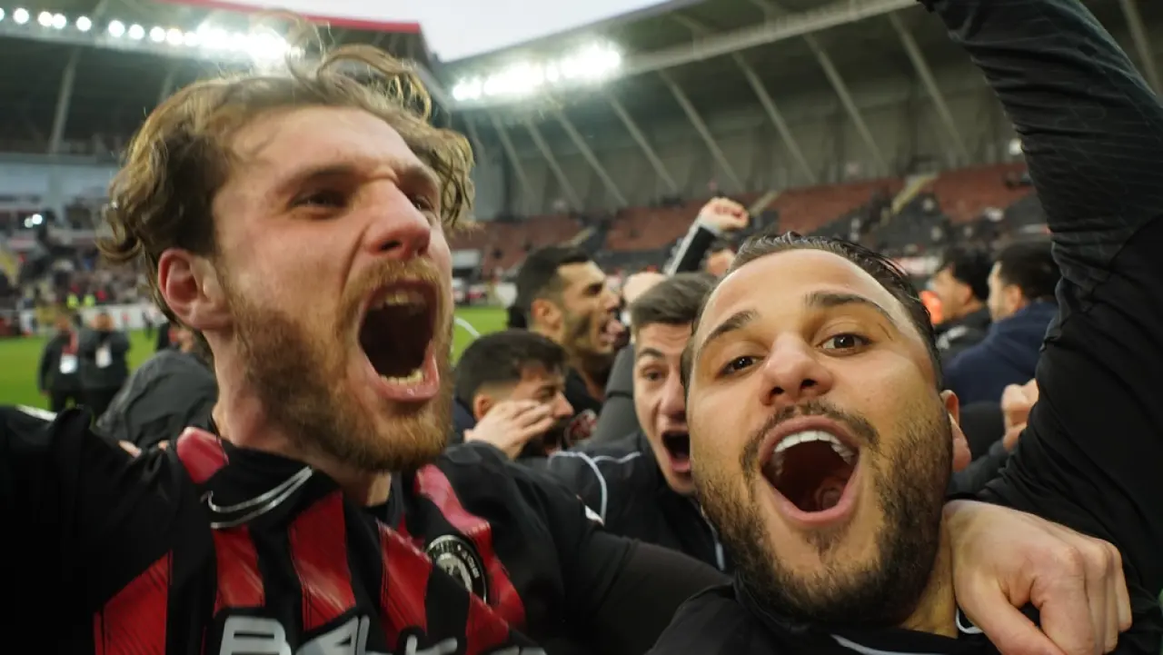 Şampiyonluk Geliyor: 2-1 10