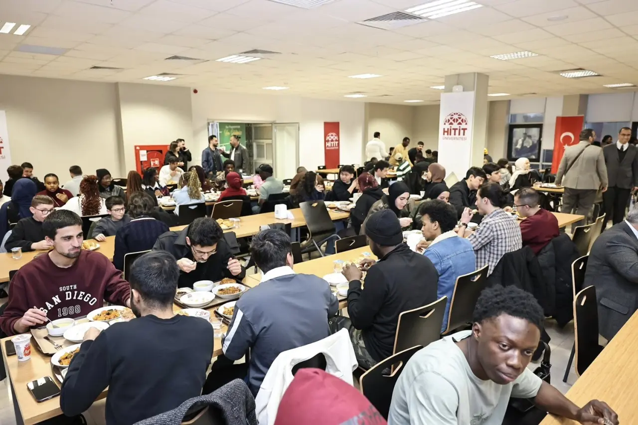 Uluslararası Öğrenciler İftar Sofrasında Buluştu 8