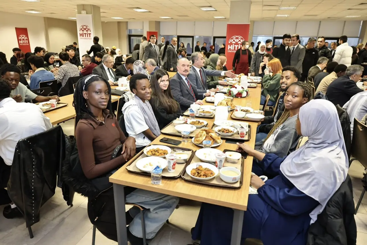 Uluslararası Öğrenciler İftar Sofrasında Buluştu 6