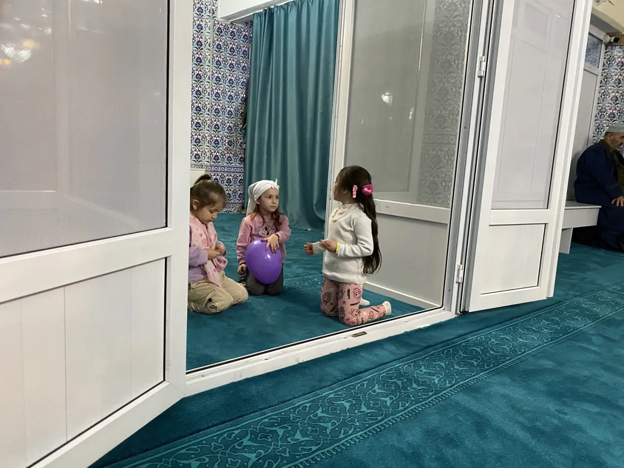 Teravih Çıkışı Çocukları Bekleyen Büyük Sürpriz 2