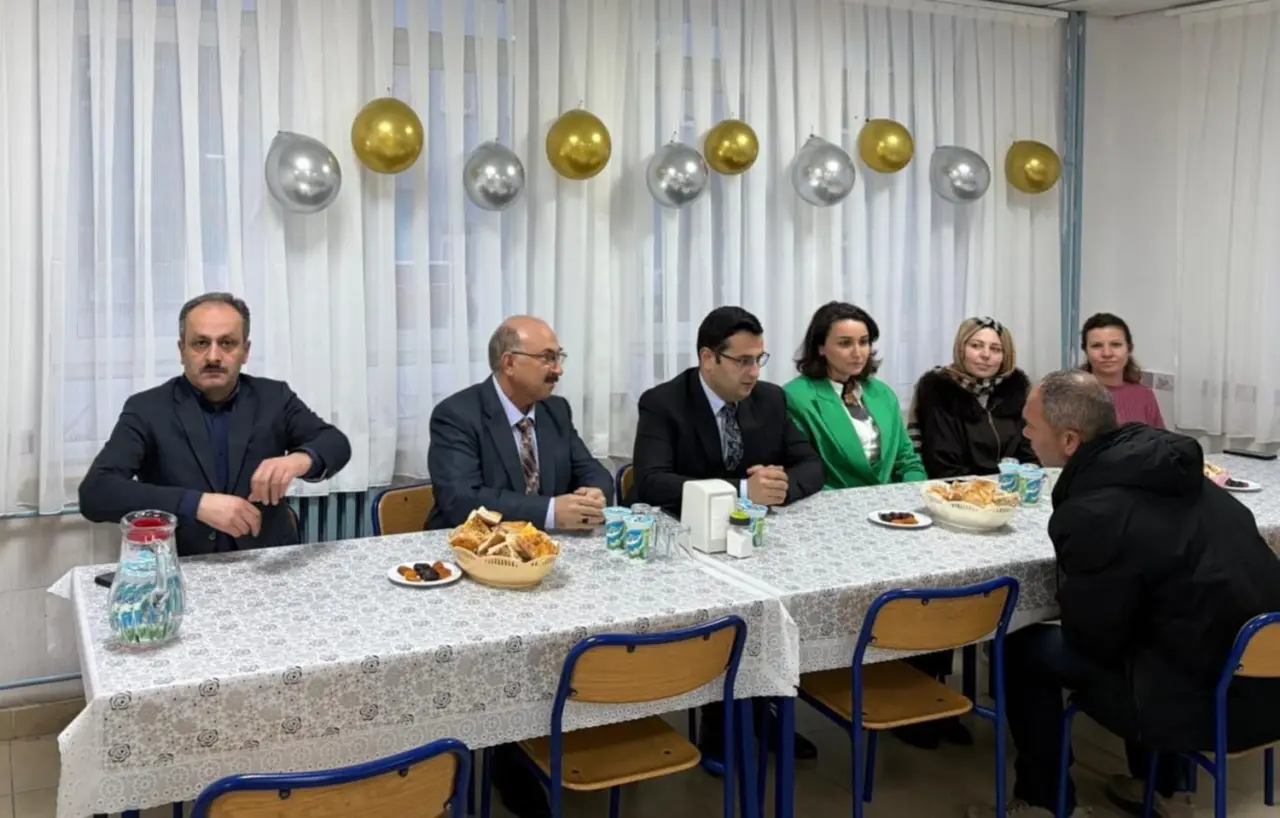 Kaymakamlar Öğrencilerle İftarda Buluştu 2