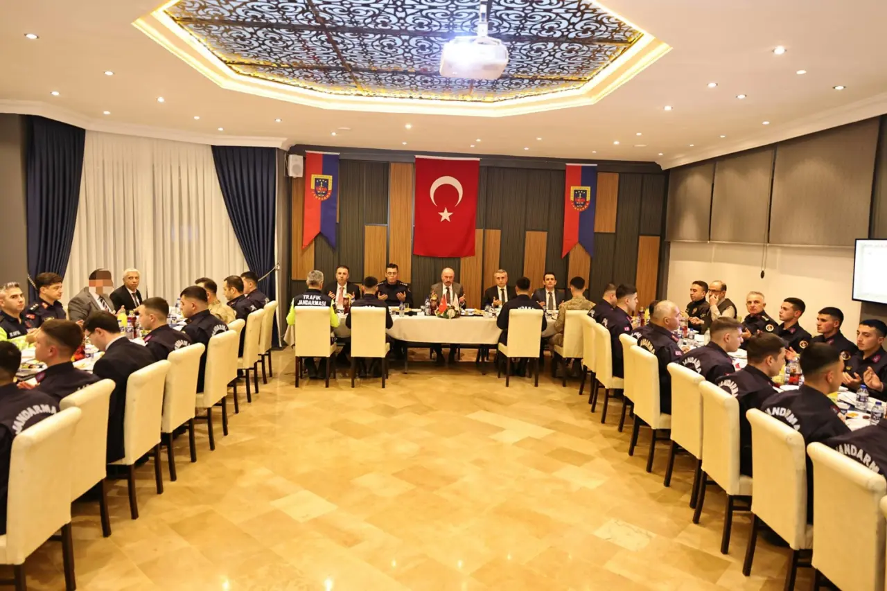 Jandarma Teşkilatıyla İftarda Bir Araya Geldi 1